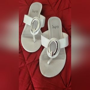 Sandal shoes